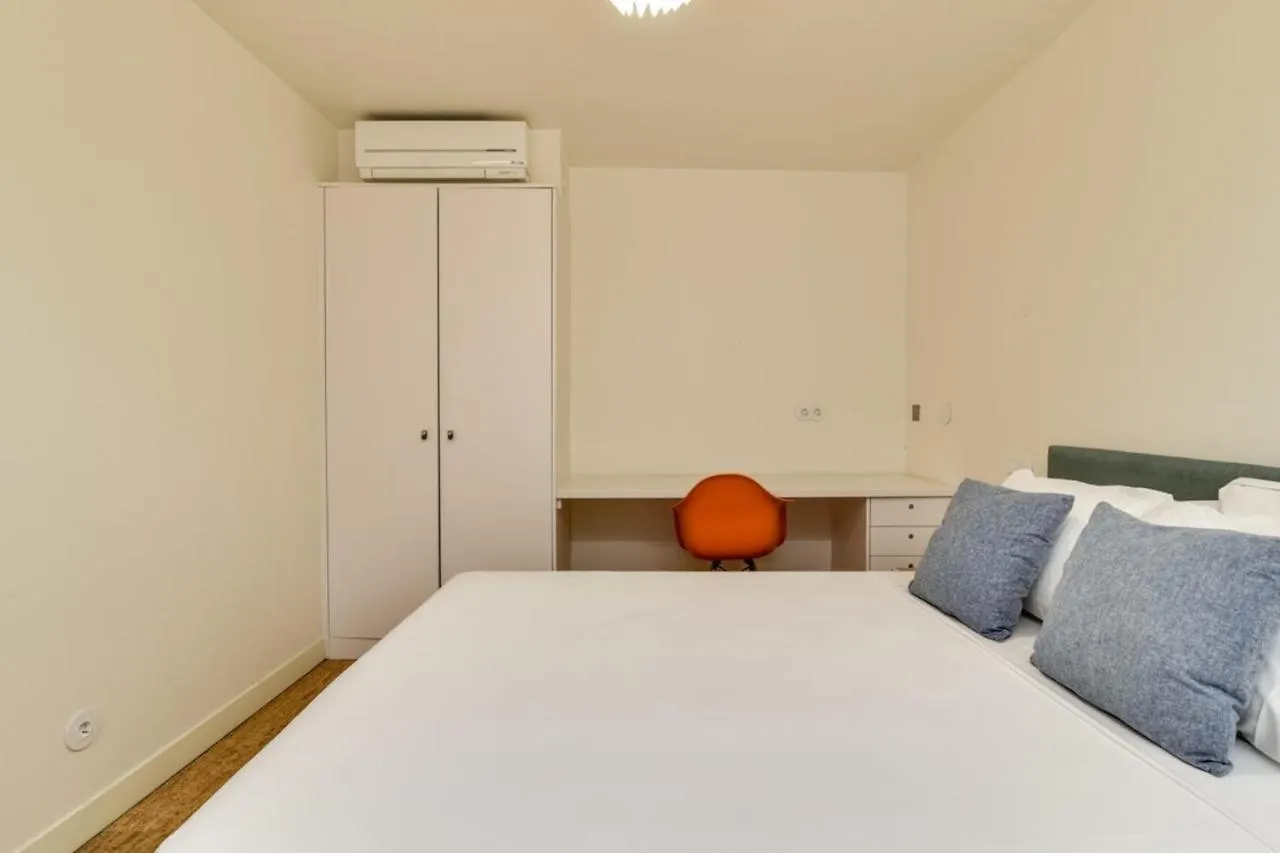 New Apartment With Easy Access In Traditional Area 리스본