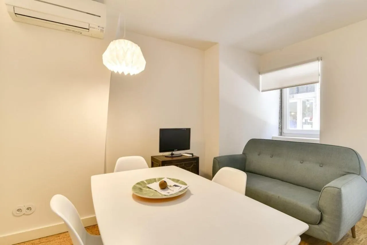 New Apartment With Easy Access In Traditional Area Lisbon