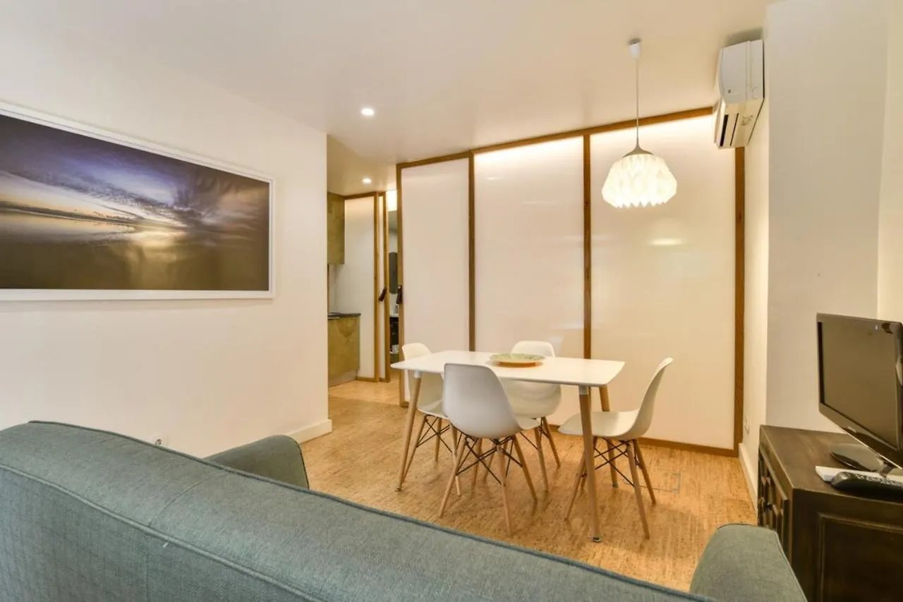 New Apartment With Easy Access In Traditional Area Lisbon 0*,