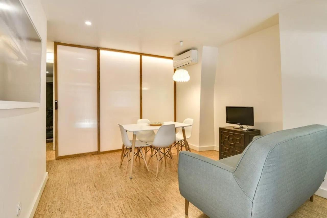 New Apartment With Easy Access In Traditional Area Lisbon