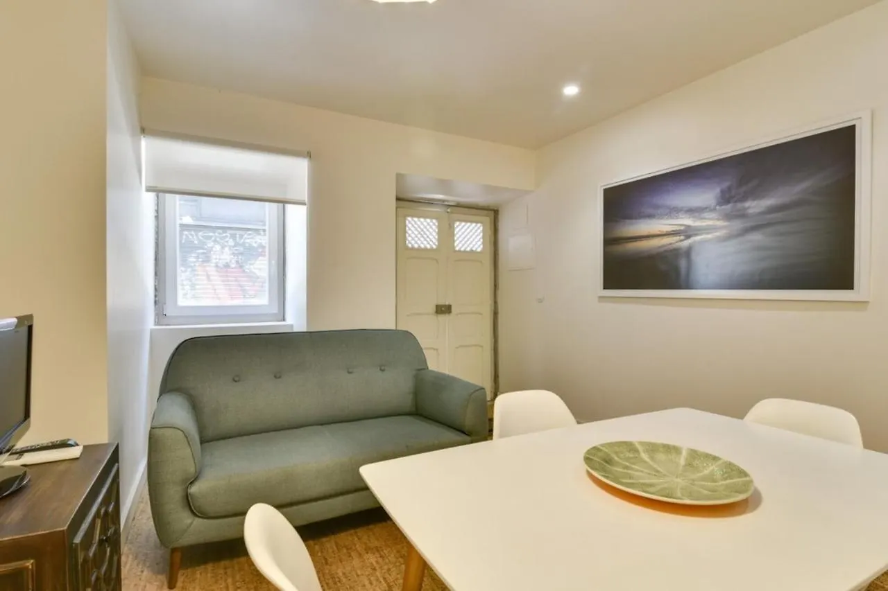 New Apartment With Easy Access In Traditional Area Lisbon