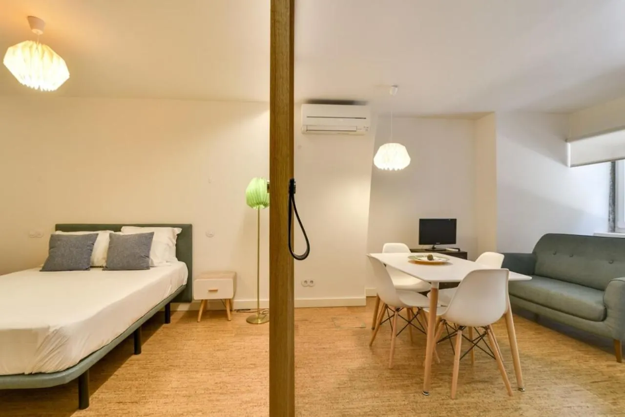 New Apartment With Easy Access In Traditional Area Lisbon